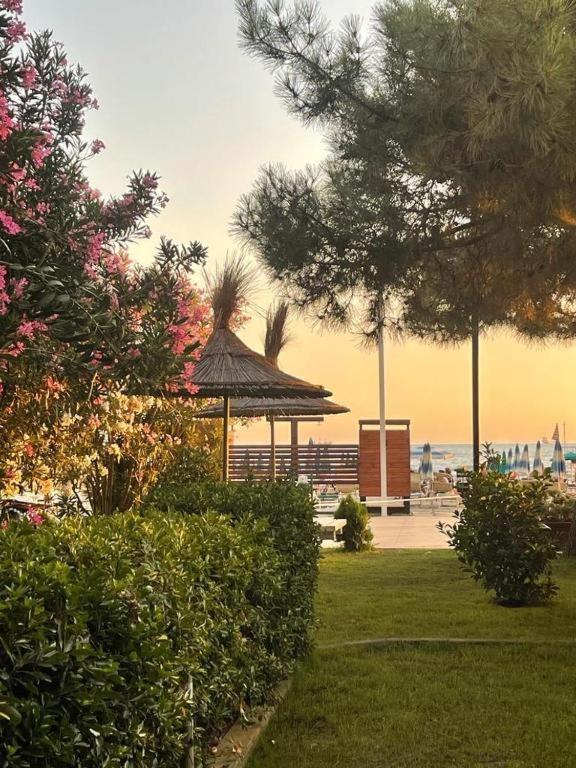 Rumar Hotel Durrës 外观 照片